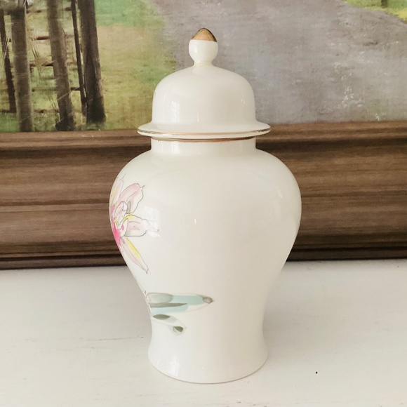 Vintage Translucent Bone China Ginger Jar White Gold Pink Floral Japan FLAW - Picture 5 of 12
